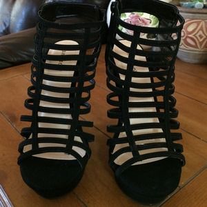 Black wedges