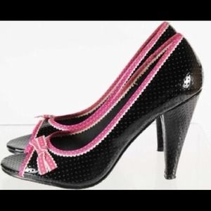 Betseyville black and pink heels