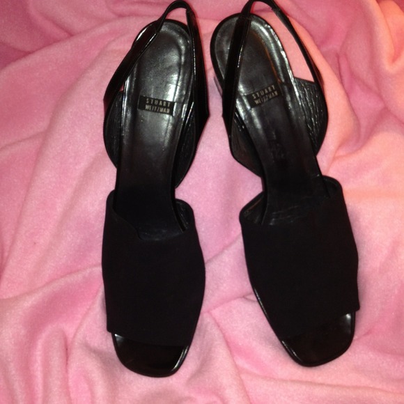 Black shoes. Sling back.