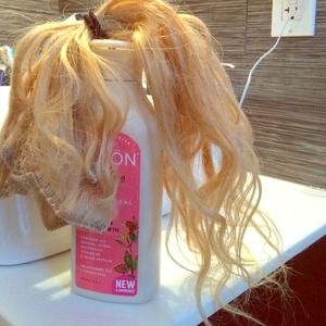 Beauty hair extensions blonde clip ons.. European