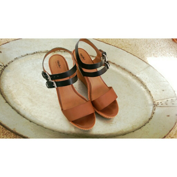 Black and Cognac Wedges