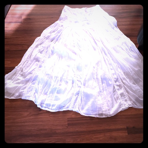 SOLD IN BUNDLE !!!!Zara long white skirt