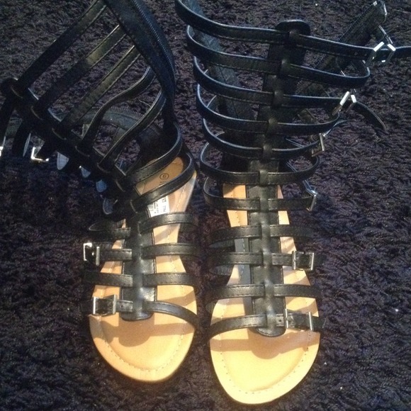 SOLD black gladiator sandals - Picture 1 of 1
