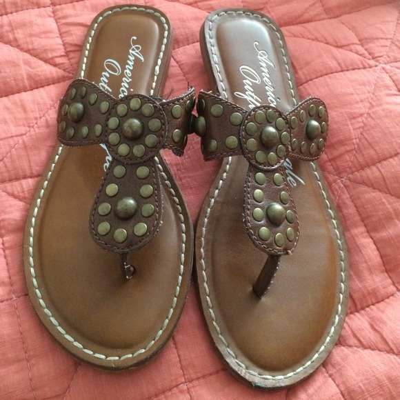 American Eagle Flip Flops