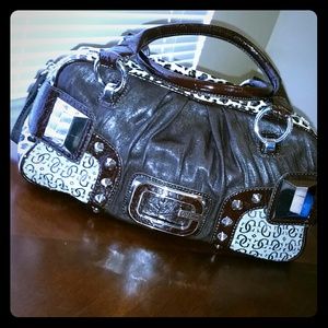 *SALE* Like new Guess purse