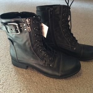 NWT Guess Boots