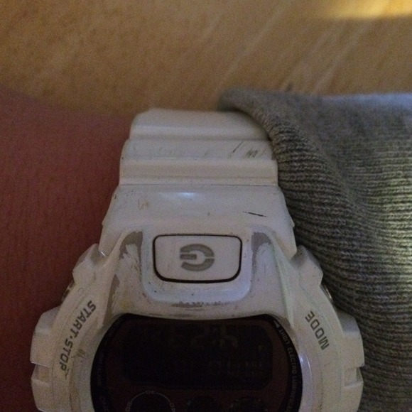 Authentic White G shock - Picture 2 of 3