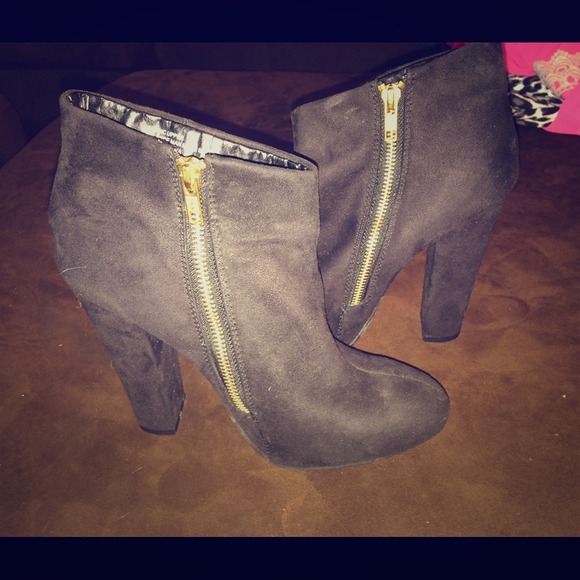 Super 🔥 suede bootie!!