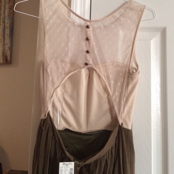 Dress - Picture 4 of 4