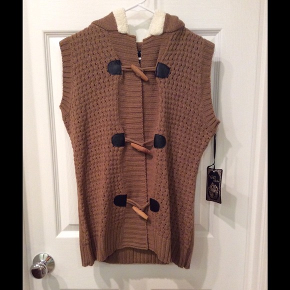 NWT Brown knitted toggled vest with hood