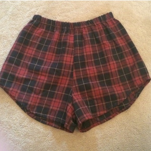Adorable plaid Brandy shorts 💕