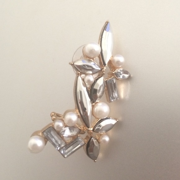 Ear cuff