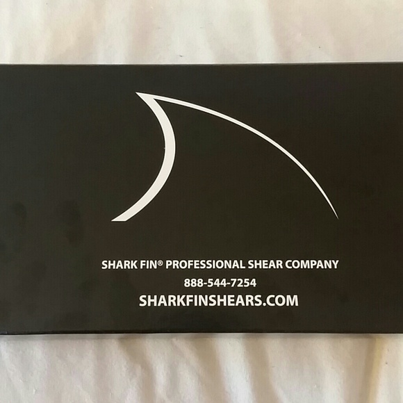 Shark fin shears