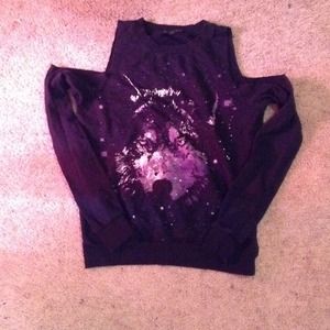 Shoulder less wolf sweatshirt with long sleeves