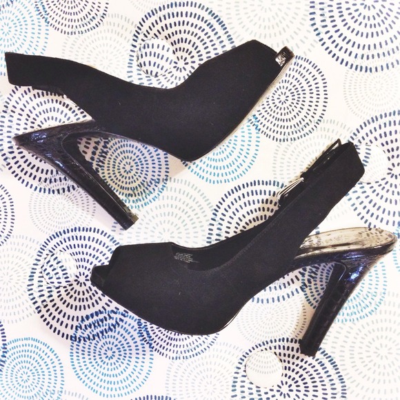 BCBGirls Shoes - 💻CYBER MONDAY SALE💻BCBGirls Black Slingback Pump