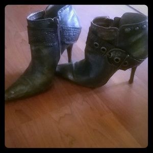 Carlos Santana  Avenger ankle Boot 8.5 medium.