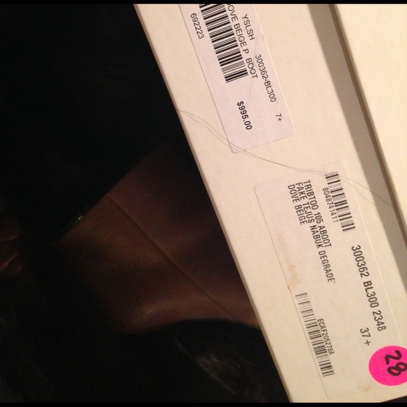 Such a timeless functional bootie! 🍁🍂 YSL Heaven - Picture 2 of 3