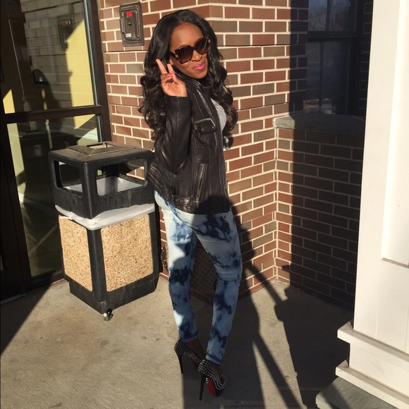 Meet your seller!!!! Hello poshettes πππ - Picture 3 of 8