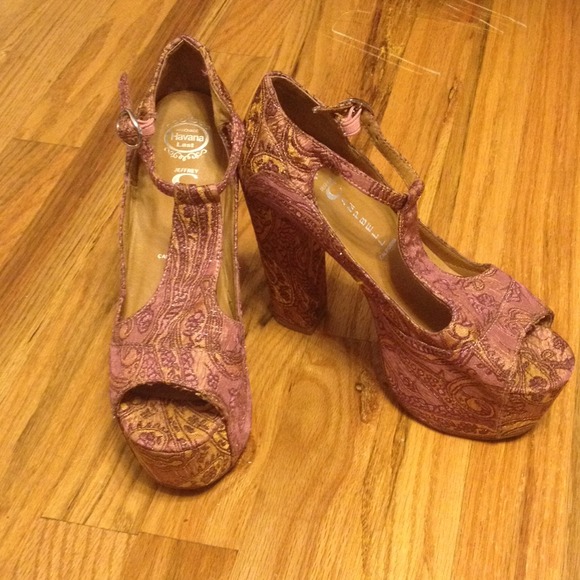 Jeffery Campbell foxy