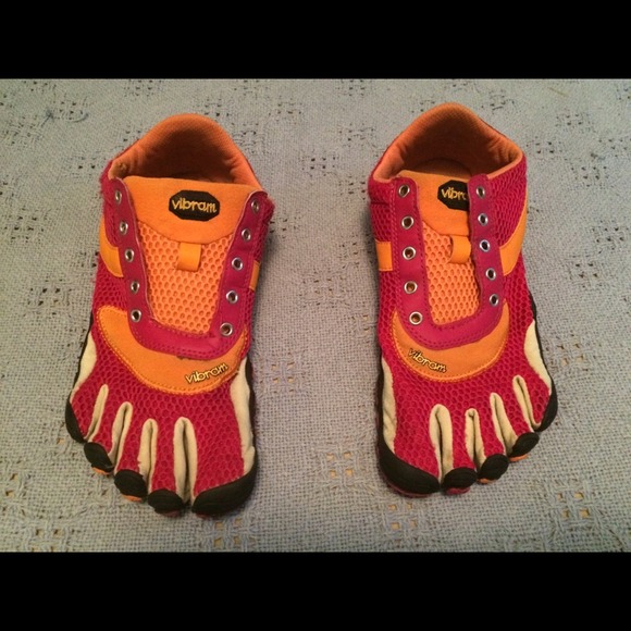 VIBRAM FIVE FINGERS SIZE 39