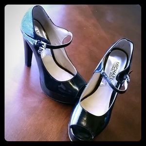 *SALE* 🎉💞HOST PICK💞🎉 Michael Kors heels