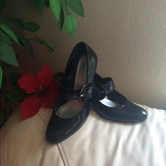 💕BEAUTIFUL BLACK SHOES💕