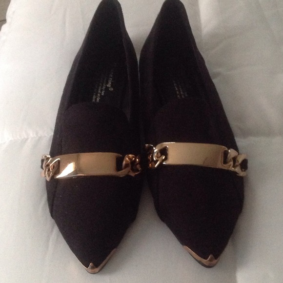 Black flats with gold chain & toe 38