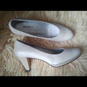Vaneli kitten heels