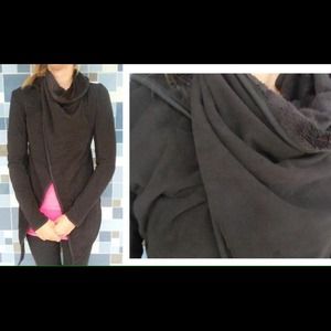 Lululemon presence of mind. Black fleece wrap