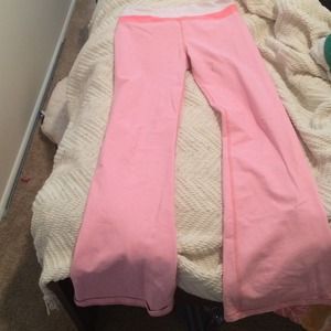 Peach lululemon pants!