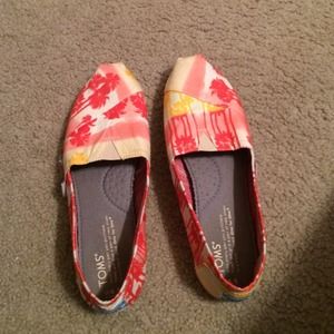 Toms