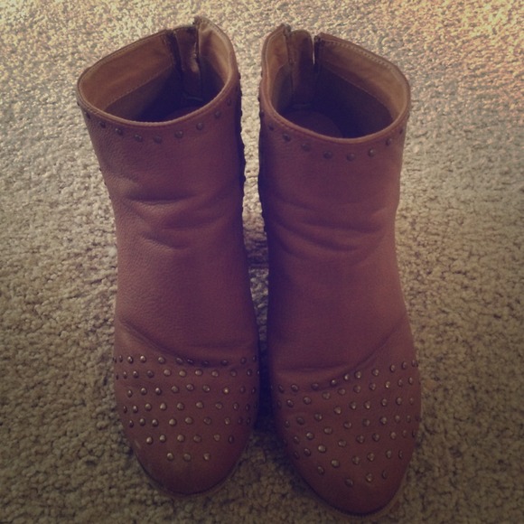 Tan ankle boots!