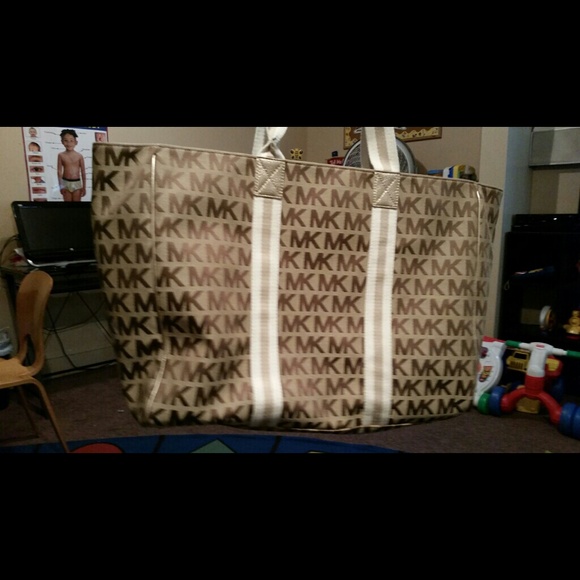 MICHEAL KORS LARGE TOTE - Picture 2 of 2