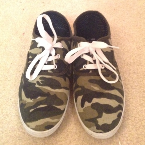 Camo / camouflage knock off keds