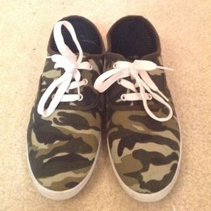 Camo / camouflage knock off keds