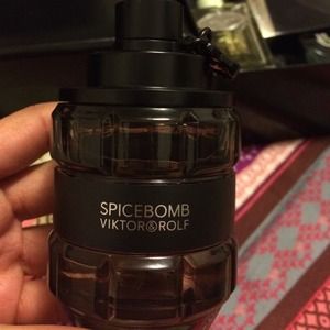 Viktor & Rolf SPICEBOMB cologne