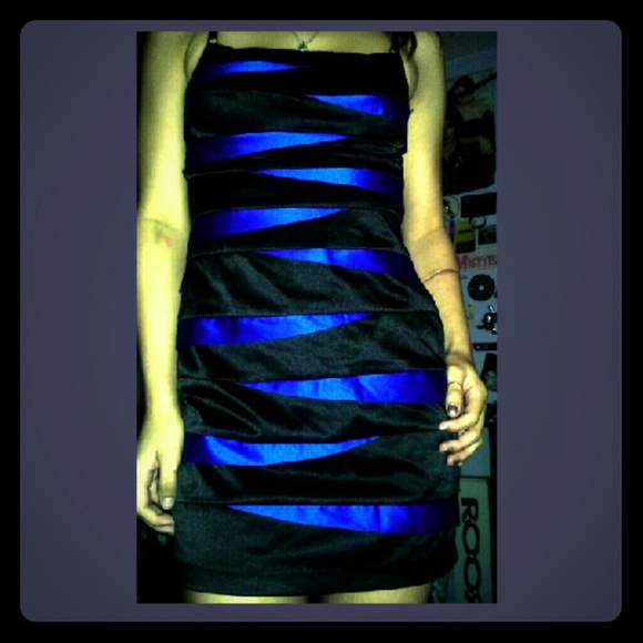 Black and blue strapless dress