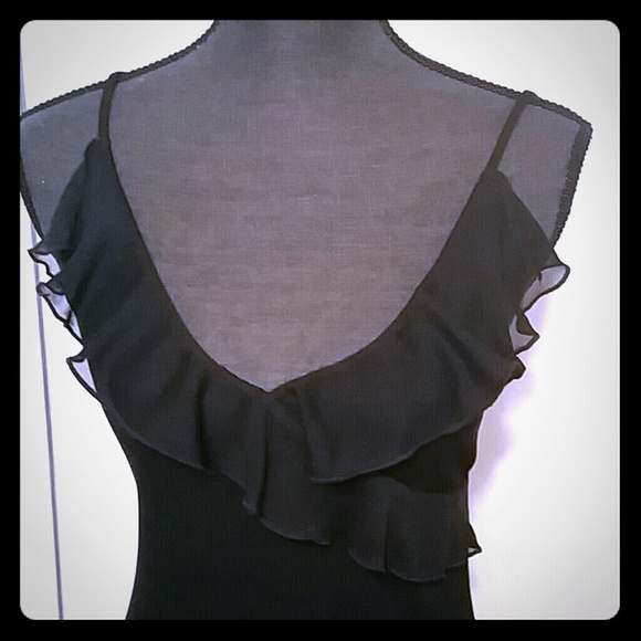 Black v-neck ruffled dress, small