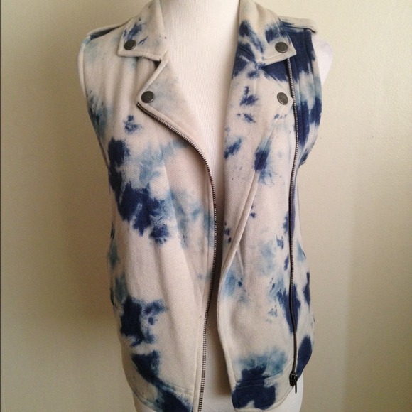 Zip up vest