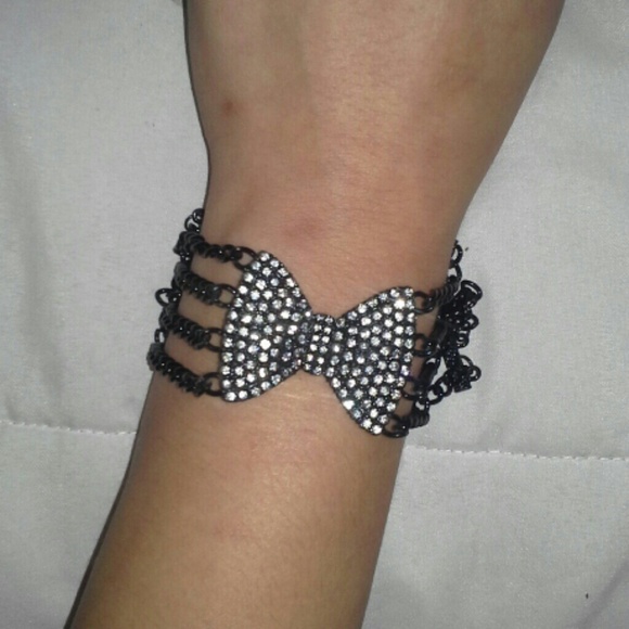 Diamond bow bracelet