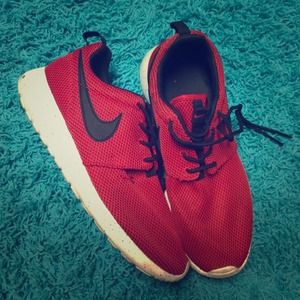 Roshe Runs. Used. Size 7y. Will take offers !