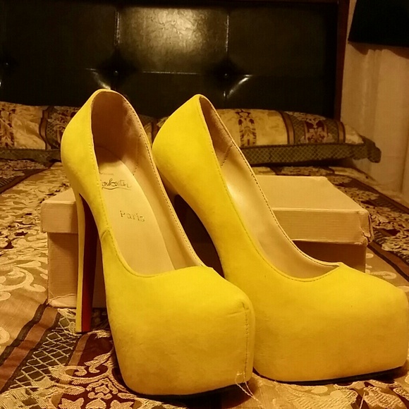Christian Louboutin Style Pumps