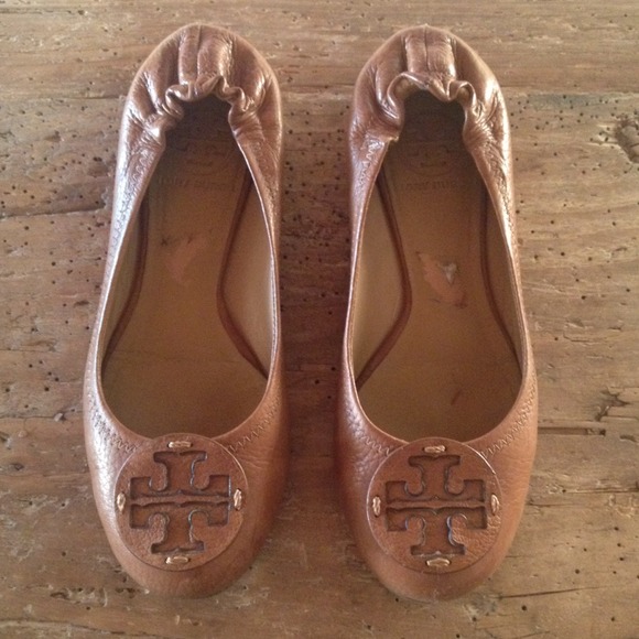 Tory Burch tan leather flats