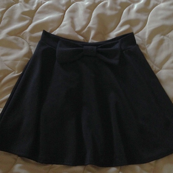 Medium black unique skirt with bow