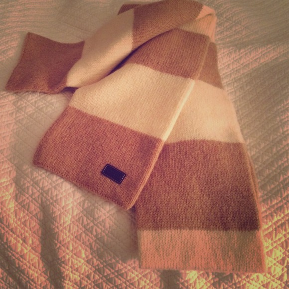 Wool coach scarf