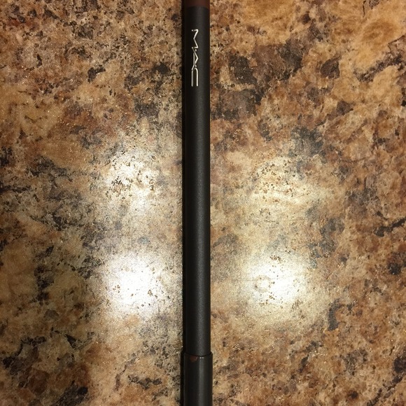 Mac chestnut lip pencil