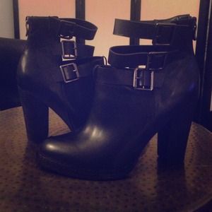 Cut out buckle boots