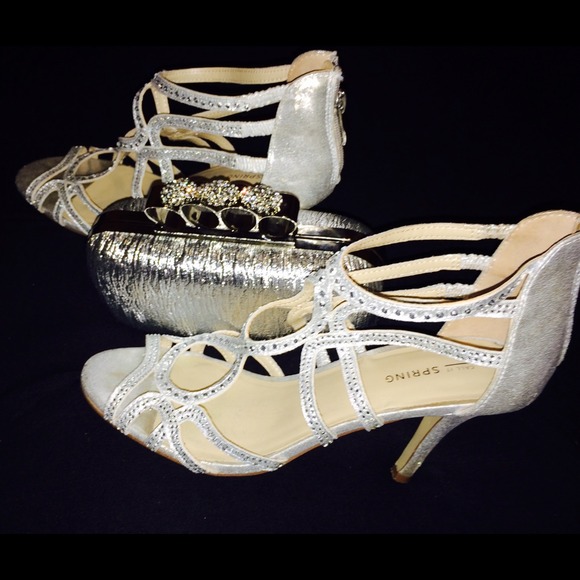 Shoes & Finger Clutch- Bundle Deal!!!😍😍