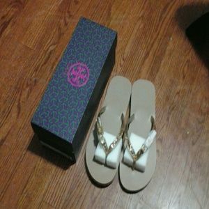 tory burch flip flop