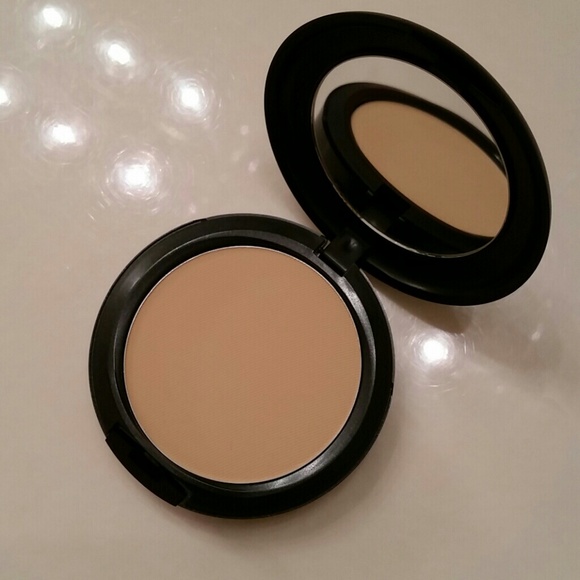 BNIB MAC Studio Fix Powder Plus Foundation